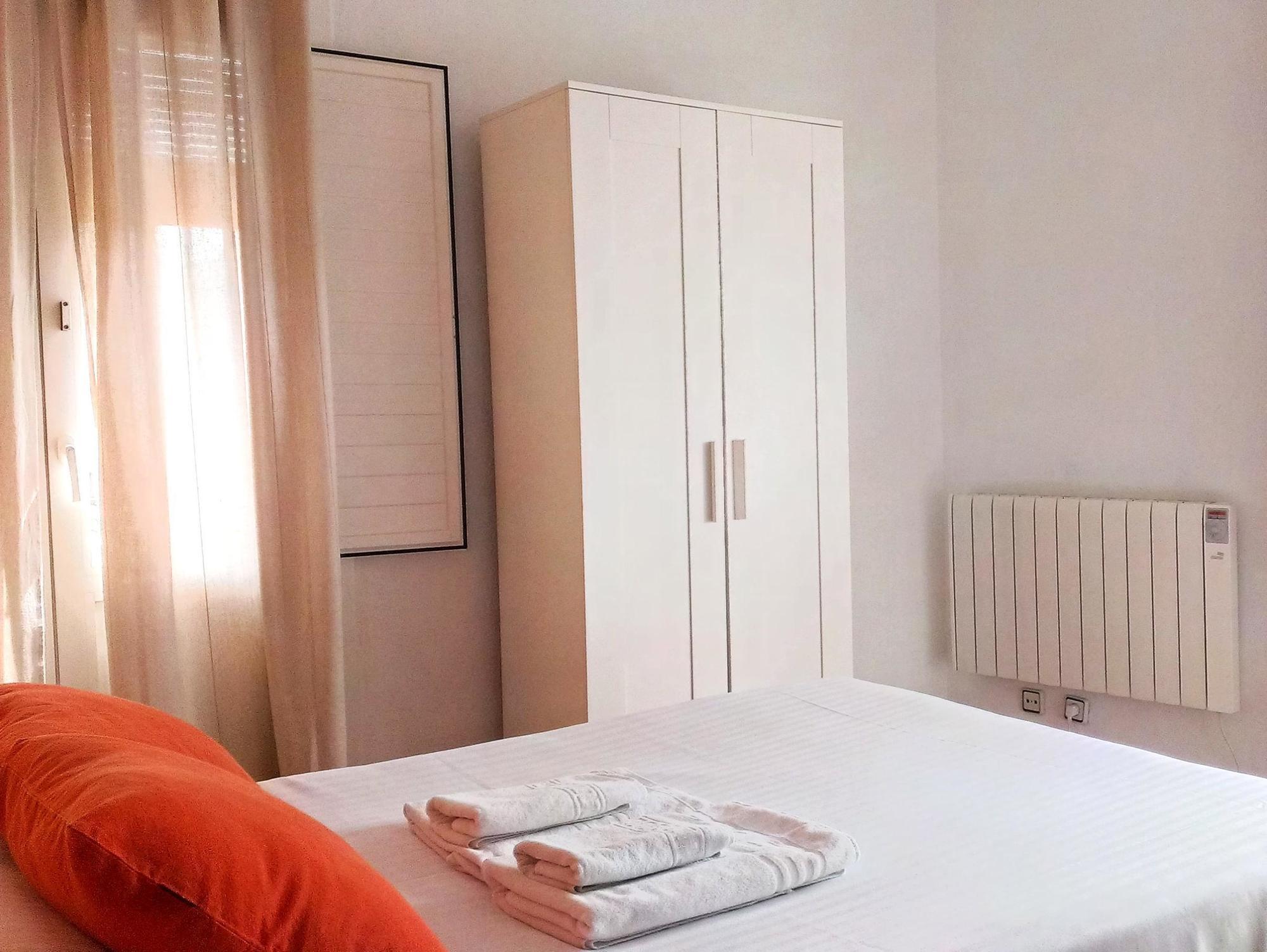 Hostal La Palmera Барселона Экстерьер фото