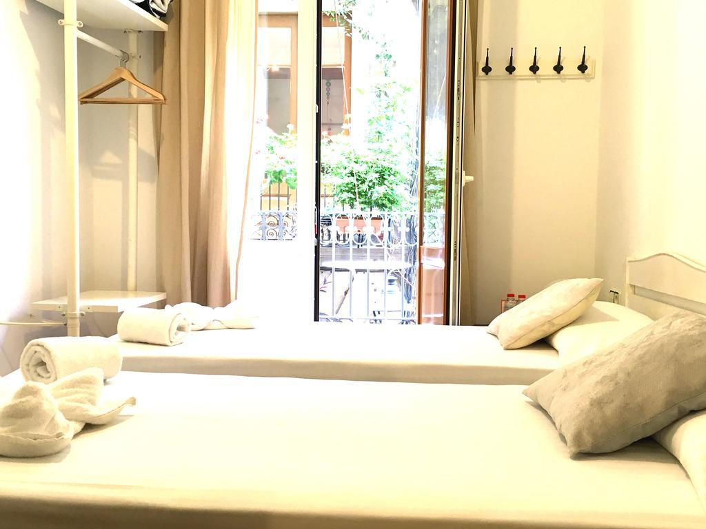 Hostal La Palmera Барселона Экстерьер фото