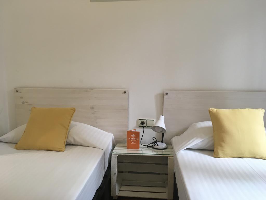 Hostal La Palmera Барселона Экстерьер фото