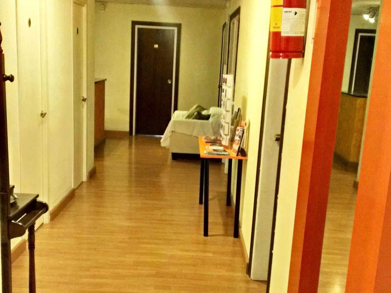 Hostal La Palmera Барселона Экстерьер фото
