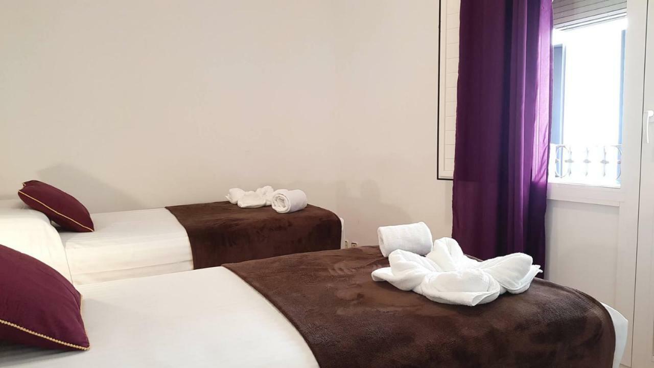 Hostal La Palmera Барселона Экстерьер фото