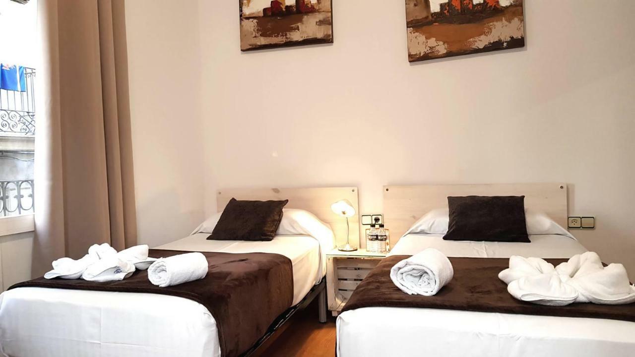 Hostal La Palmera Барселона Экстерьер фото