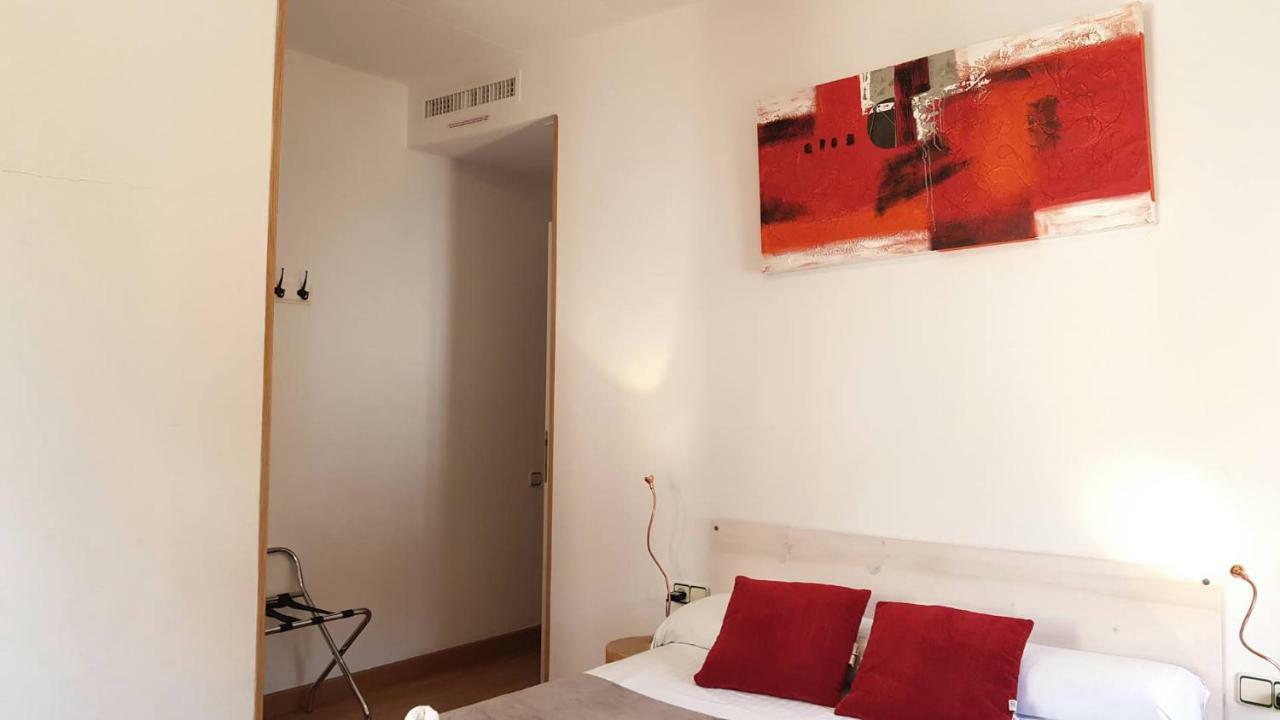 Hostal La Palmera Барселона Экстерьер фото