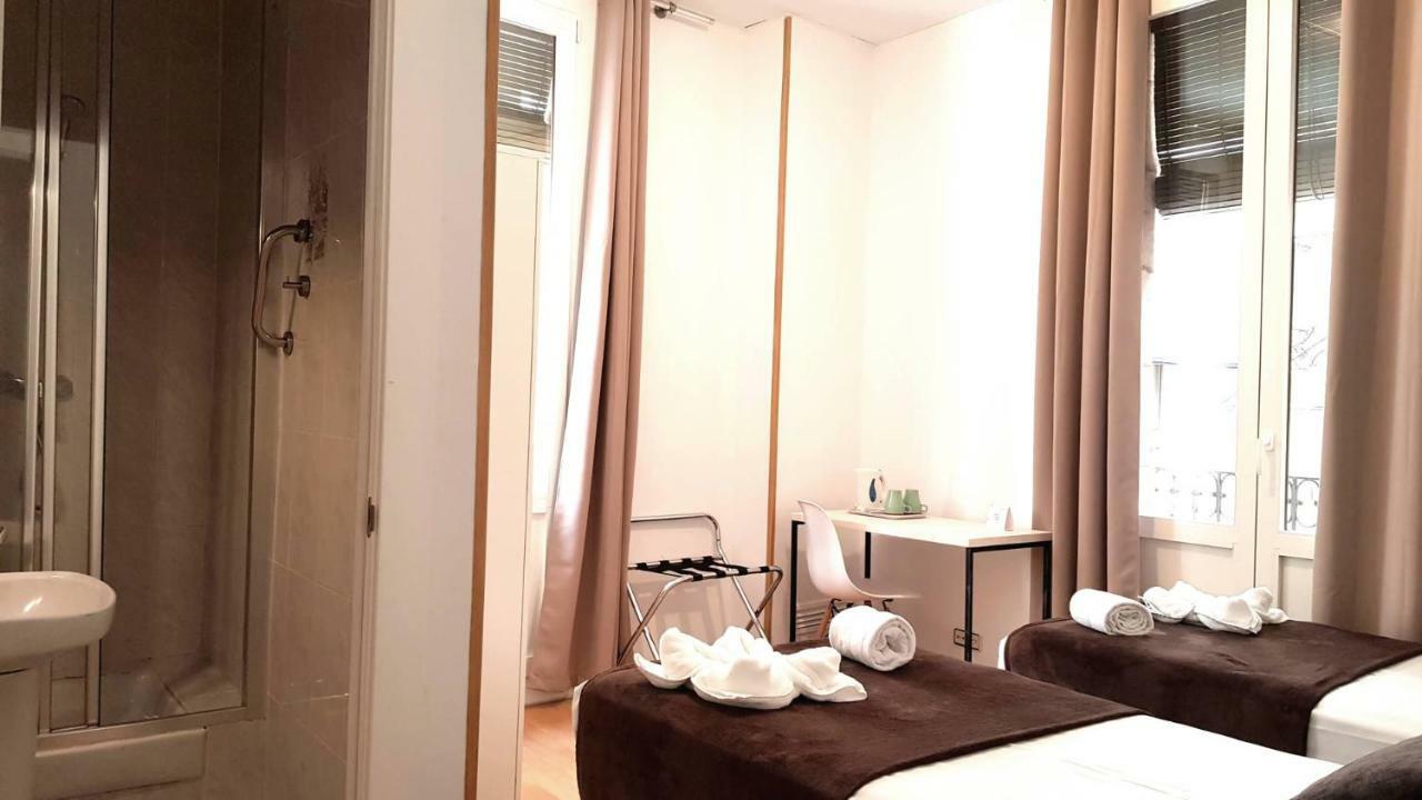 Hostal La Palmera Барселона Экстерьер фото