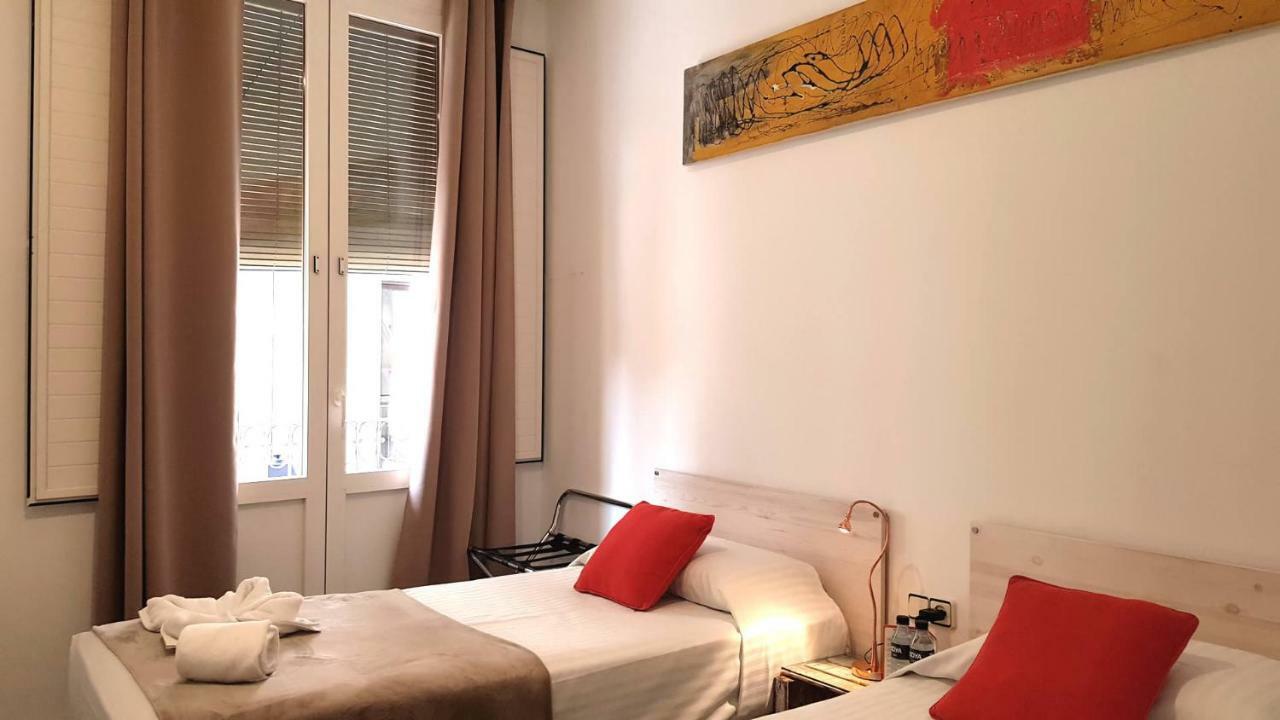 Hostal La Palmera Барселона Экстерьер фото