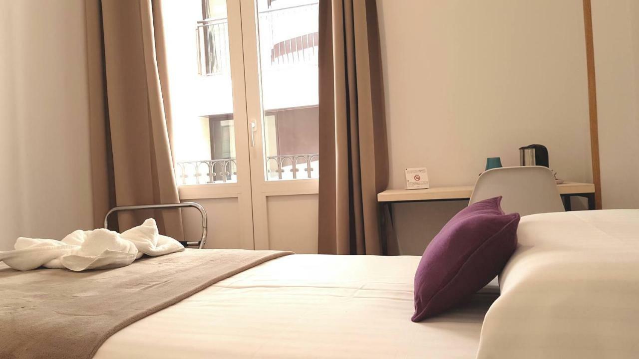 Hostal La Palmera Барселона Экстерьер фото